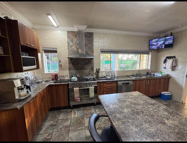 4 BEDROOM HOUSE FOR SALE IN MEYERTON CENTRAL